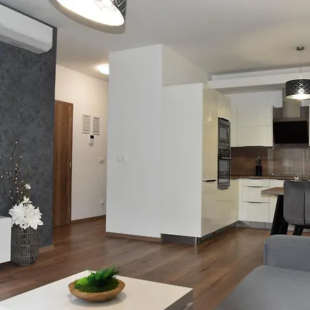 Taban Halifax Apartment - City Center & Free Parking Nitra Exterior photo