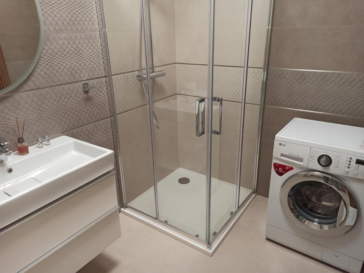Apartment Taban Halifax - Center & Free Parking Nitra