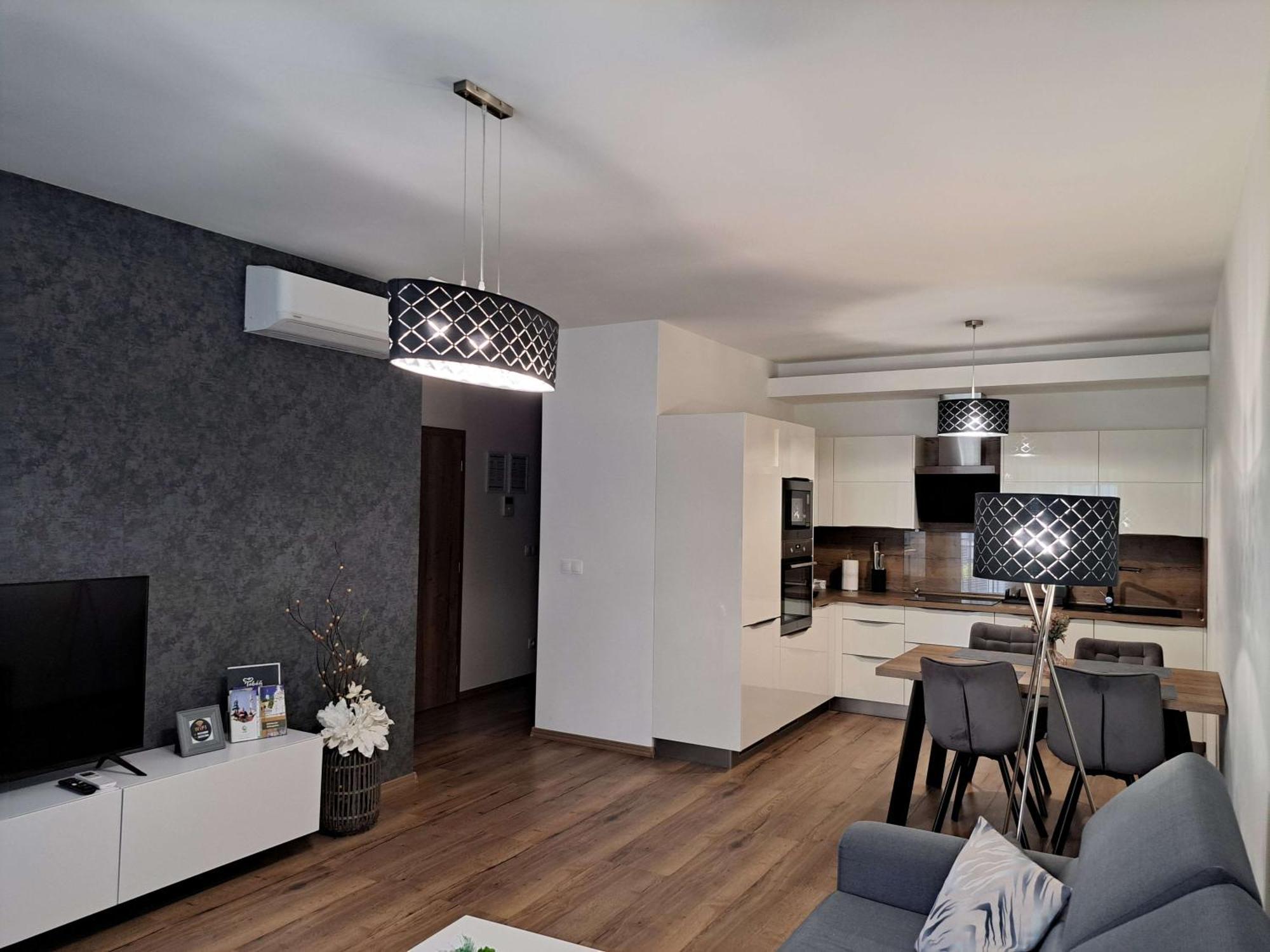 Apartment Taban Halifax - Center & Free Parking Nitra